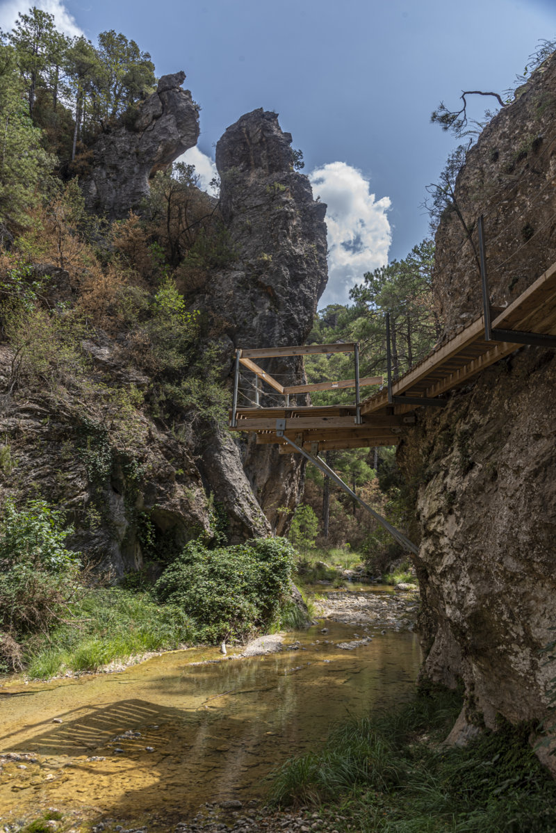 Teruel - Beceite 38 - Pasarelas del Parrissal - rio Matarranya.jpg